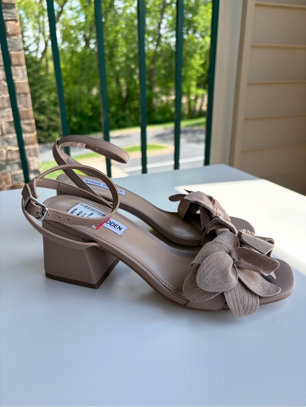 🆕🌺SteveMadden Floral Block Heel Sandals Nude Taupe 3D Flower Dress Heels Size6.5 - Picture 4 of 17